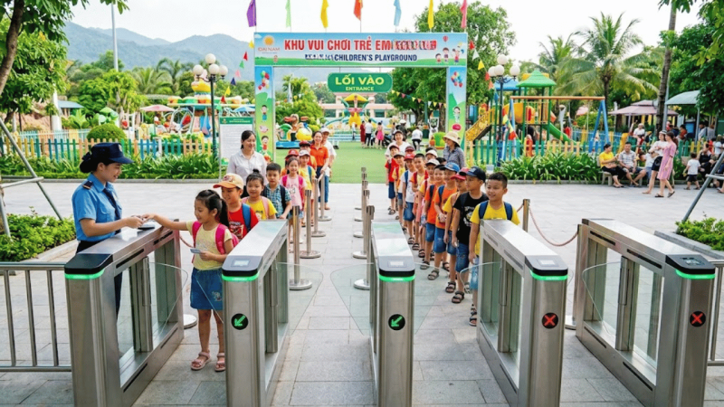 lắp cổng flap barrier cho khu du lịch