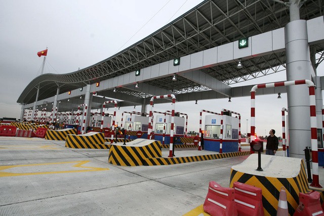 lắp barrier trạm thu phí